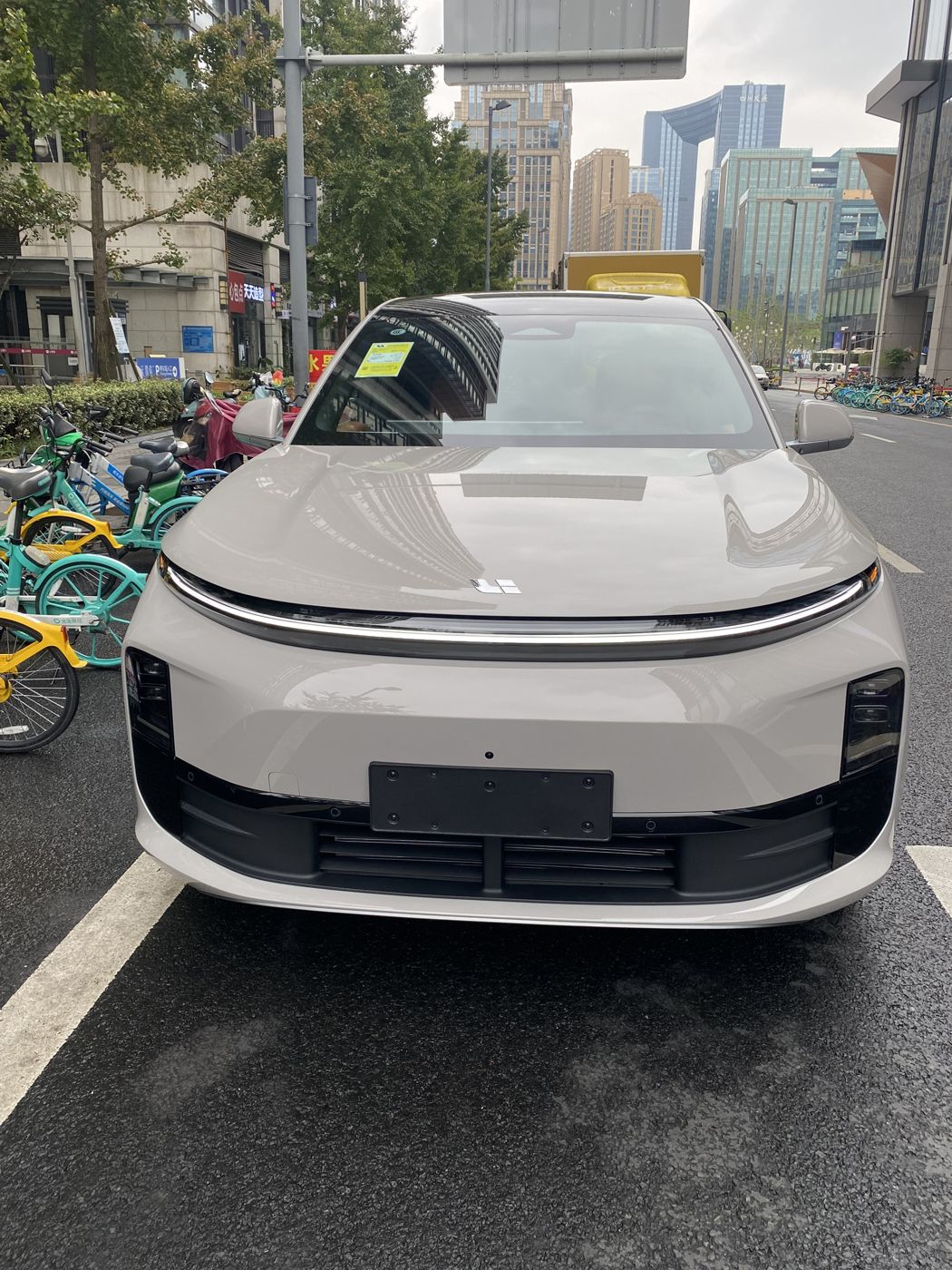 云顶集团官网 MEGA 高压纯电 MPV